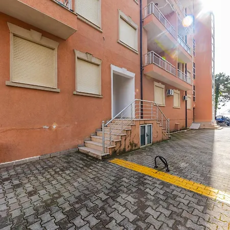 Orange Beachfront By Ps 골렘